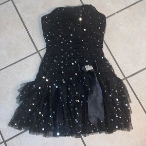 Very beautiful dress.I will never wear it again.I am going to part ways with it.